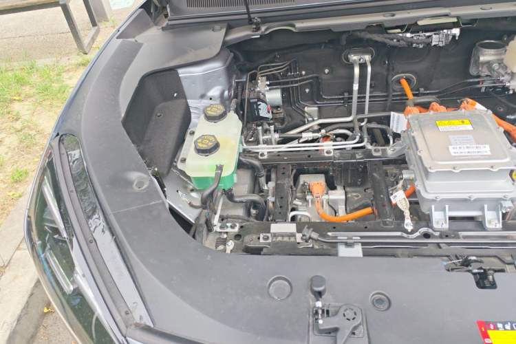 Used Baojun Yunhai 2024 600km Pure Electric Version Engine Bay Right