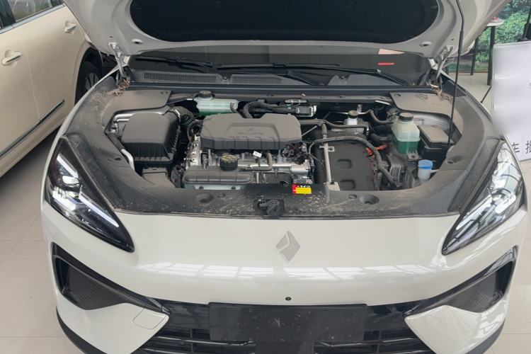 Used Baojun Yunhai 2024 140km Plug-in Hybrid Version Engine Bay