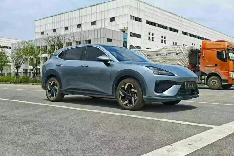 Used Baojun Yunhai 2024 140km Plug-in Hybrid Version Exterior 1