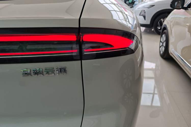 Used Baojun Yunhai 2024 140km Plug-in Hybrid Version Exterior 3