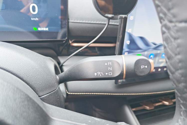 Used Baojun Yunhai 2024 600km Pure Electric Version Gear Lever