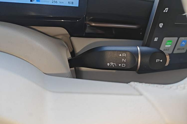 Used Baojun Yunhai 2024 140km Plug-in Hybrid Version Gear Lever