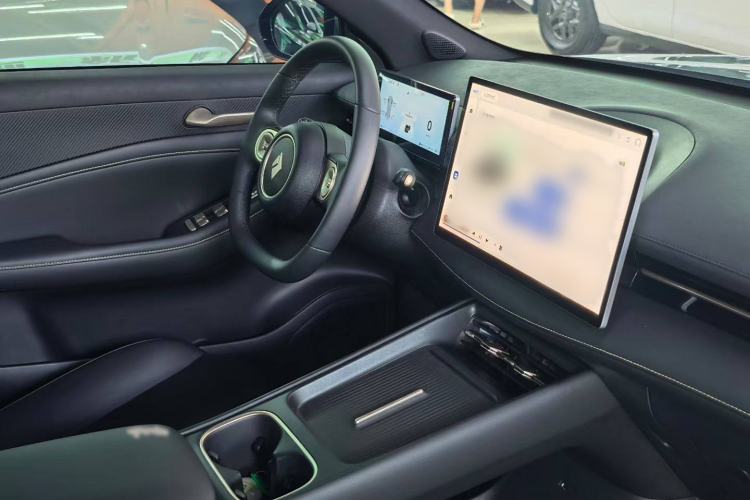 Used Baojun Yunhai 2024 140km Plug-in Hybrid Version Interior 2