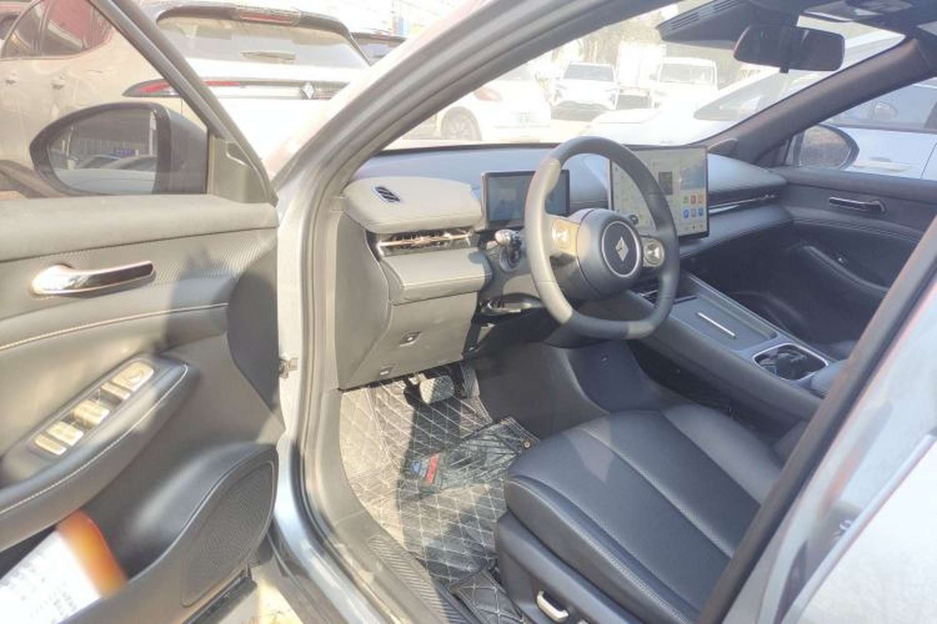 Used Baojun Yunhai 2024 140km Plug-in Hybrid Version Interior 3