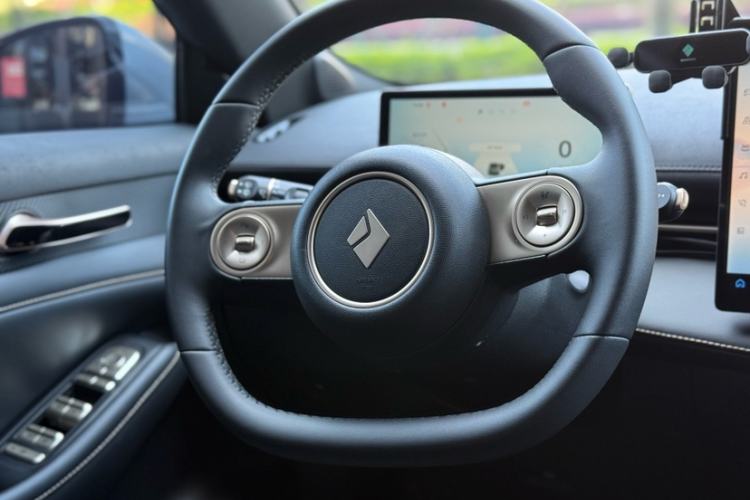 Used Baojun Yunhai 2024 140km Plug-in Hybrid Version Interior 3