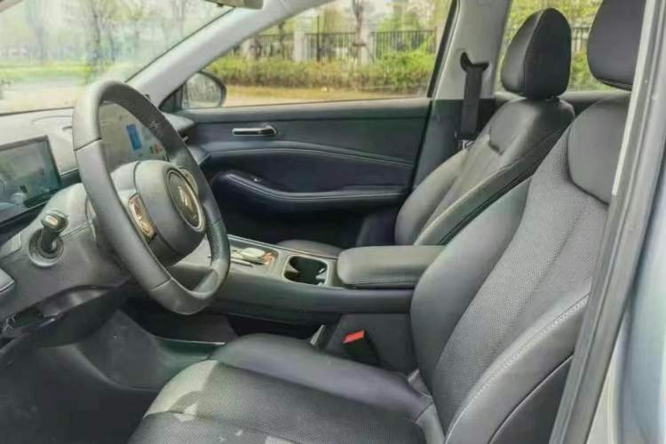 Used Baojun Yunhai 2024 140km Plug-in Hybrid Version Interior 3