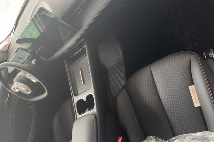 Used Baojun Yunhai 2024 140km Plug-in Hybrid Version Interior 3