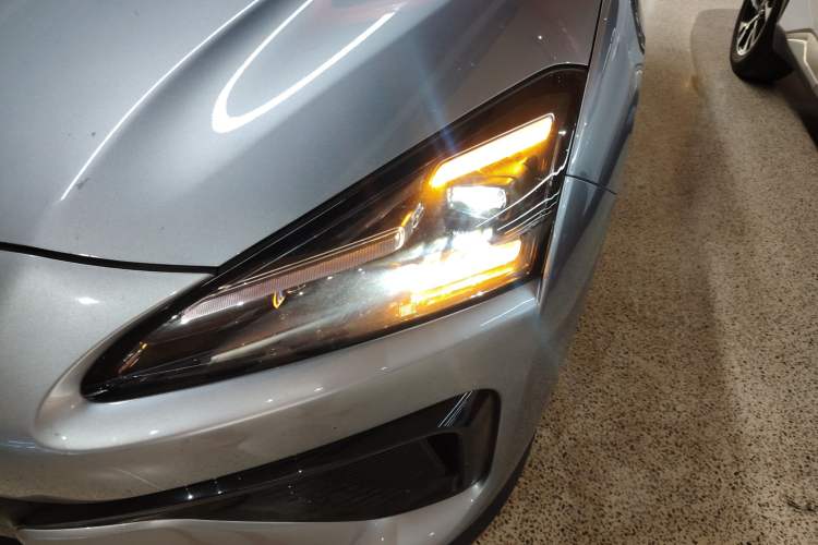 Used Baojun Yunhai 2024 140km Plug-in Hybrid Version Left Front Headlight