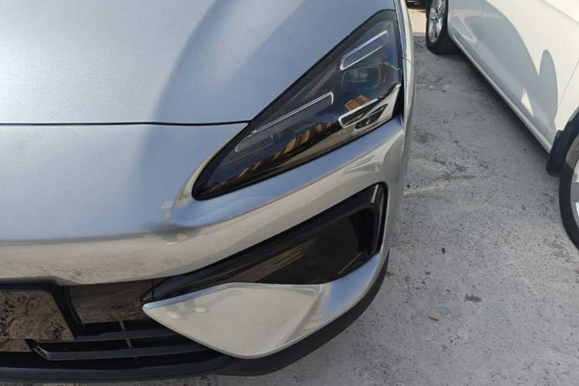 Used Baojun Yunhai 2024 140km Plug-in Hybrid Version Left Front Headlight