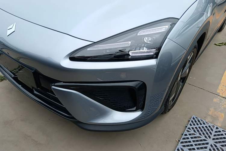 Used Baojun Yunhai 2024 140km Plug-in Hybrid Version Left Front Headlight