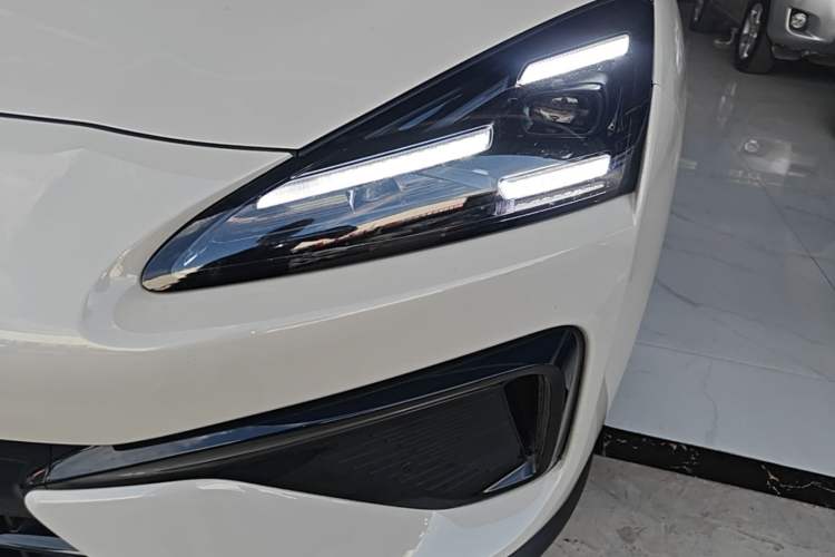 Used Baojun Yunhai 2024 140km Plug-in Hybrid Version Left Front Headlight