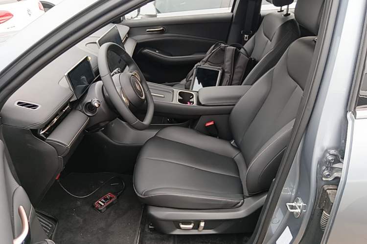 Used Baojun Yunhai 2024 140km Plug-in Hybrid Version Left Front Seat