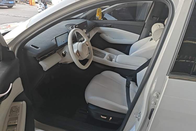Used Baojun Yunhai 2024 140km Plug-in Hybrid Version Left Front Seat