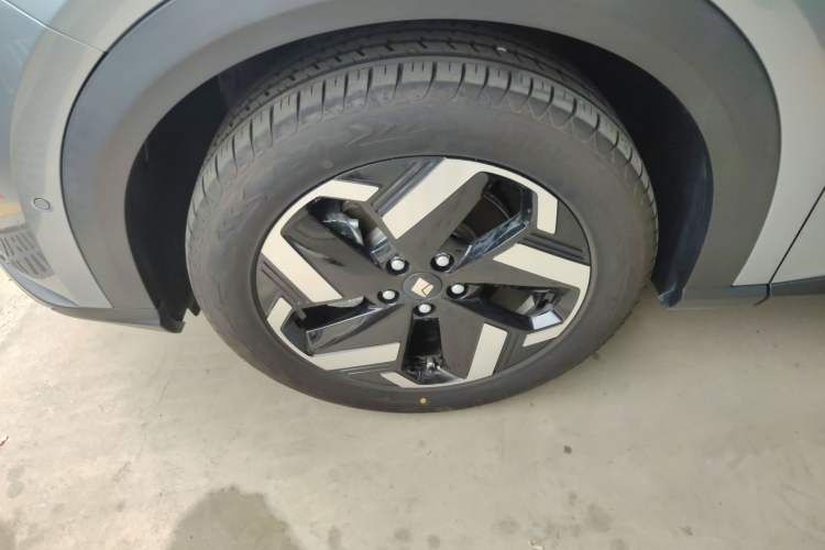 Used Baojun Yunhai 2024 500km Pure Electric Version Left Front Wheel Hub