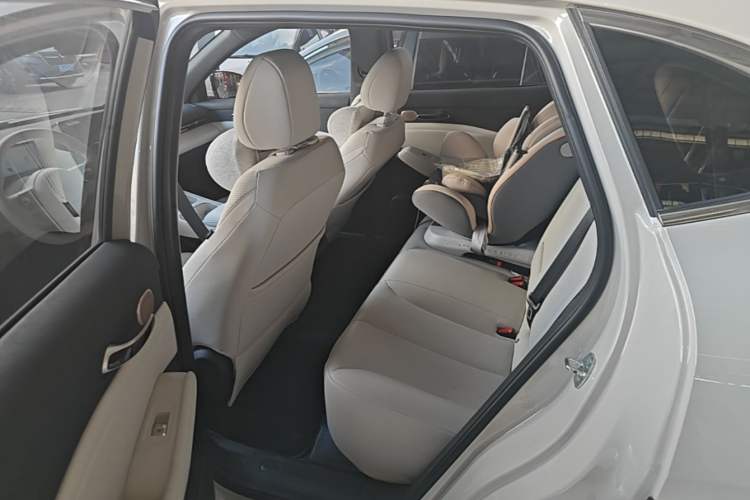 Used Baojun Yunhai 2024 140km Plug-in Hybrid Version Left Rear Seat