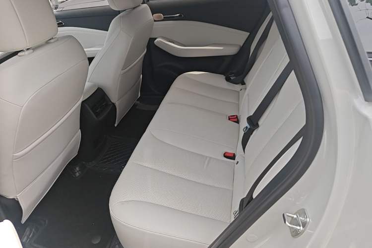 Used Baojun Yunhai 2024 500km Pure Electric Version Left Rear Seat