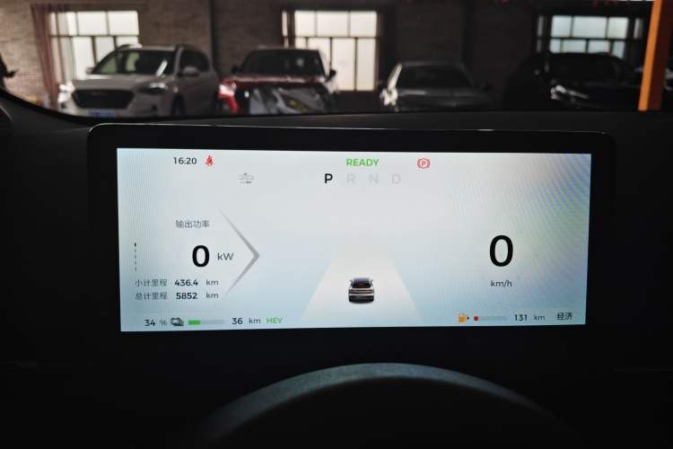 Used Baojun Yunhai 2024 140km Plug-in Hybrid Version Odometer Close Up