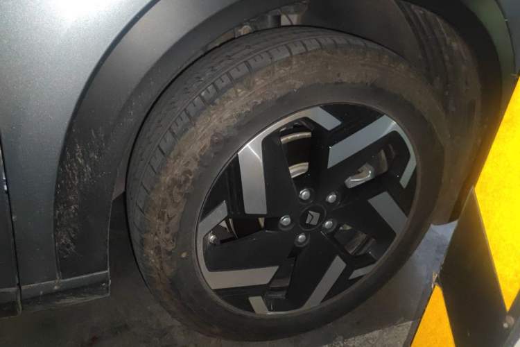 Used Baojun Yunhai 2024 60km Plug-in Hybrid Version Right Front Wheel Hub