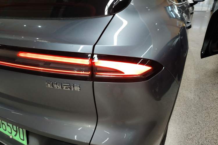 Used Baojun Yunhai 2024 140km Plug-in Hybrid Version Right Rear Taillight