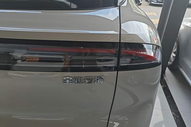 Used Baojun Yunhai 2024 140km Plug-in Hybrid Version Right Rear Taillight