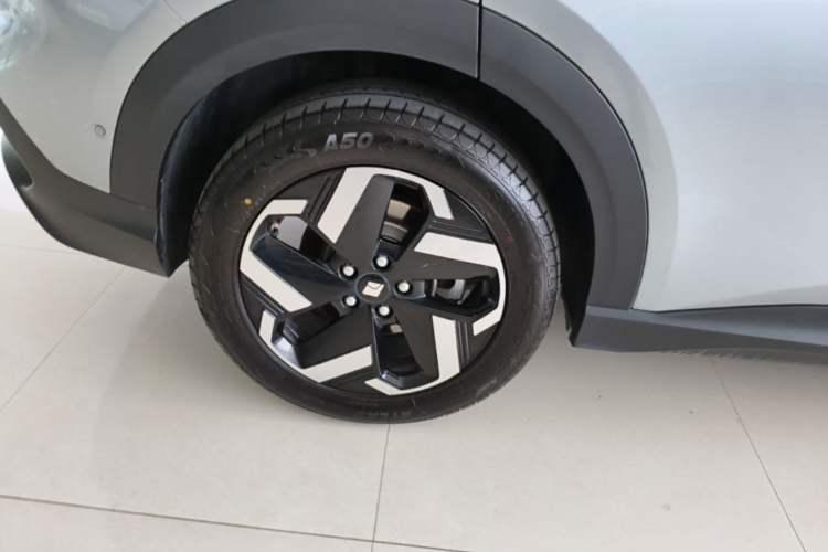 Used Baojun Yunhai 2024 600km Pure Electric Version Right Rear Wheel Hub