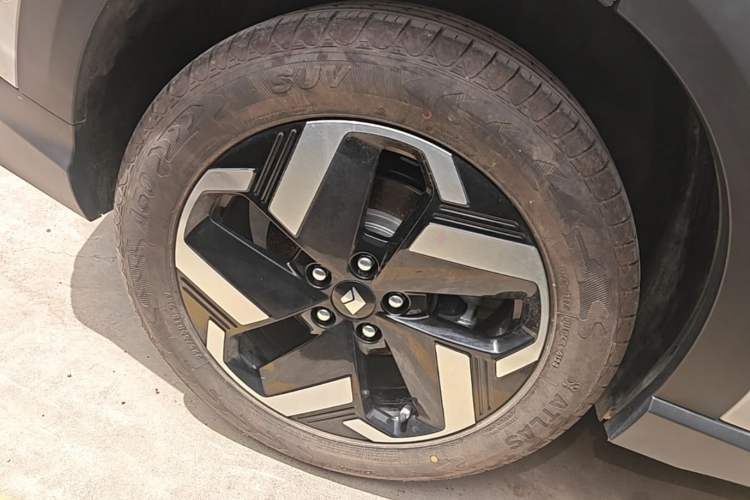 Used Baojun Yunhai 2024 500km Pure Electric Version Right Rear Wheel Hub