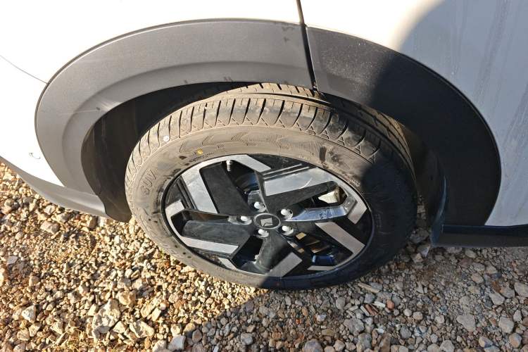 Used Baojun Yunhai 2024 600km Pure Electric Version Right Rear Wheel Hub