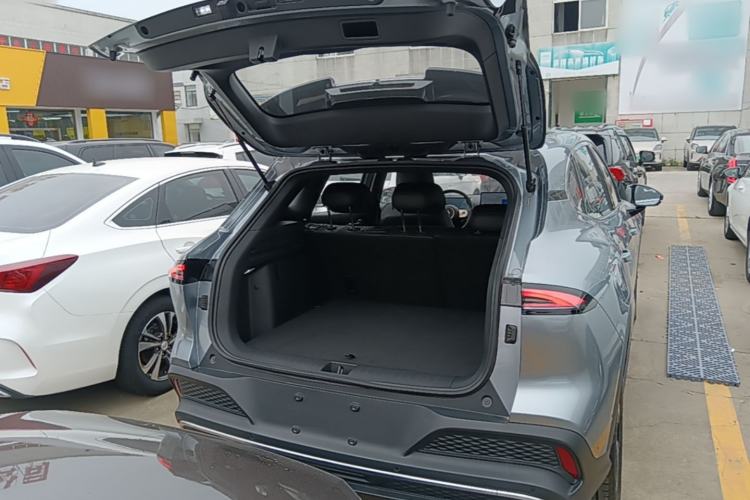 Used Baojun Yunhai 2024 140km Plug-in Hybrid Version Trunk