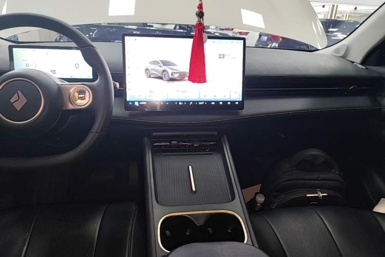 Used Baojun Yunhai 2024 140km Plug-in Hybrid Version Audio And AC Panel