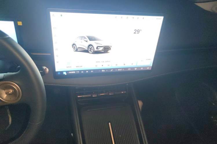 Used Baojun Yunhai 2024 140km Plug-in Hybrid Version Audio And AC Panel