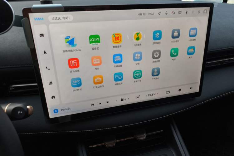 Used Baojun Yunhai 2024 500km Pure Electric Version Audio And AC Panel