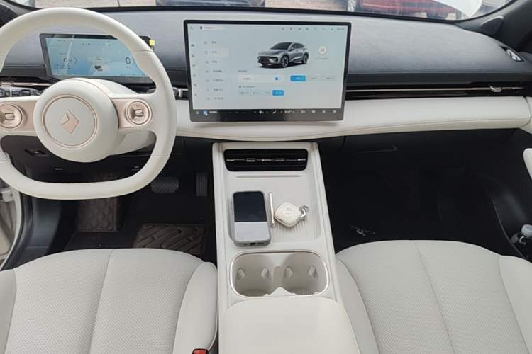 Used Baojun Yunhai 2024 140km Plug-in Hybrid Version Audio And AC Panel