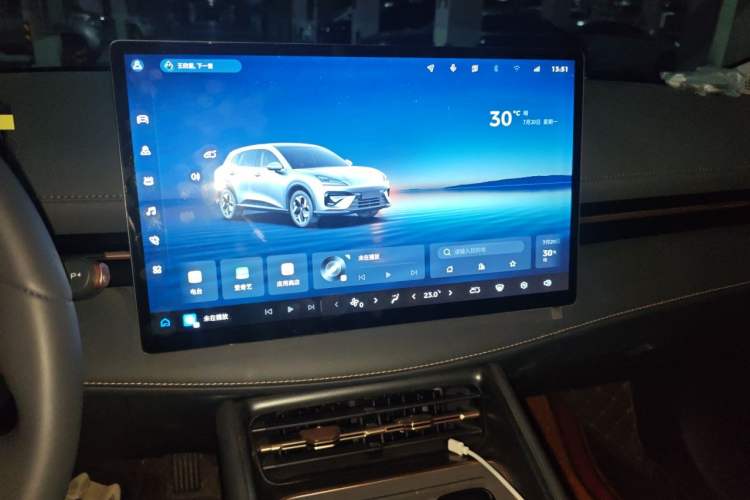 Used Baojun Yunhai 2024 140km Plug-in Hybrid Version Audio And AC Panel