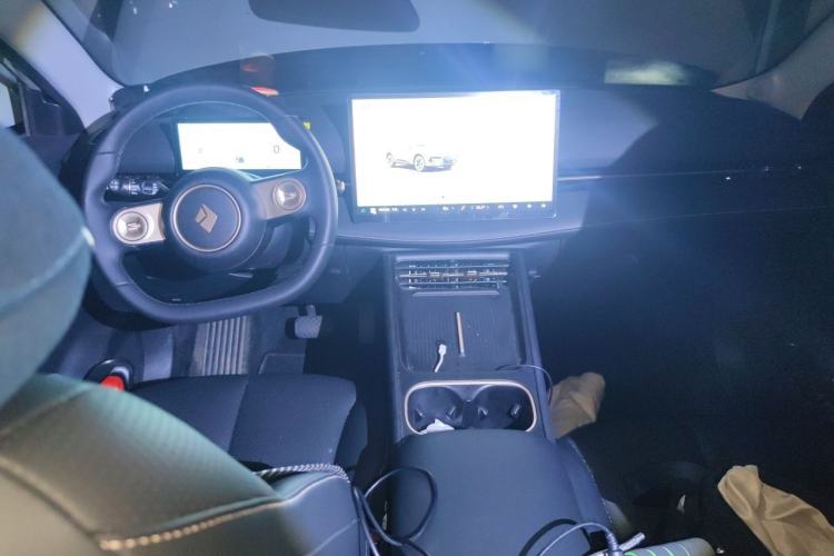 Used Baojun Yunhai 2024 140km Plug-in Hybrid Version Center Console