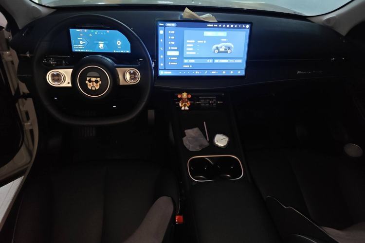 Used Baojun Yunhai 2024 60km Plug-in Hybrid Version Center Console