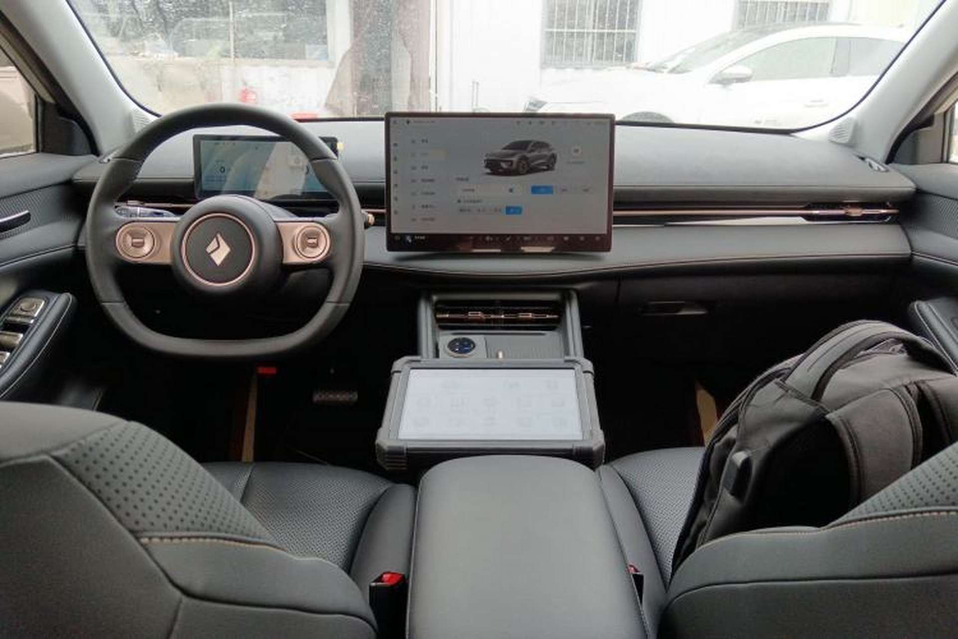 Used Baojun Yunhai 2024 140km Plug-in Hybrid Version Center Console