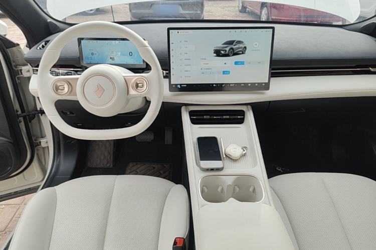 Used Baojun Yunhai 2024 140km Plug-in Hybrid Version Center Console