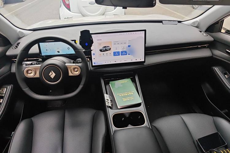 Used Baojun Yunhai 2024 140km Plug-in Hybrid Version Center Console