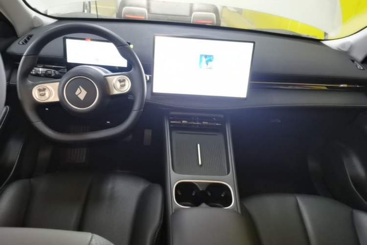 Used Baojun Yunhai 2024 140km Plug-in Hybrid Version Center Console