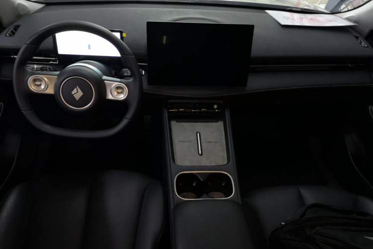 Used Baojun Yunhai 2024 140km Plug-in Hybrid Version Center Console