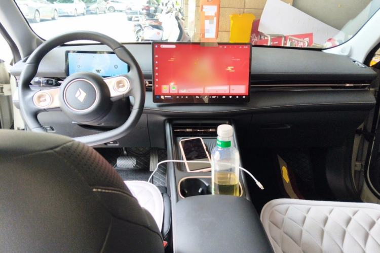 Used Baojun Yunhai 2024 140km Plug-in Hybrid Version Center Console