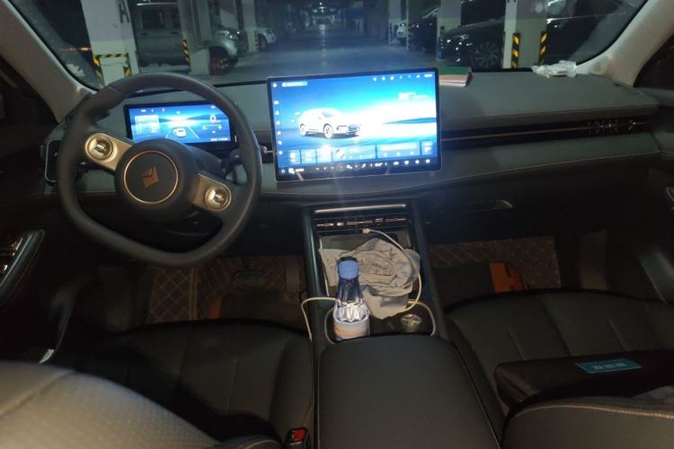 Used Baojun Yunhai 2024 140km Plug-in Hybrid Version Center Console