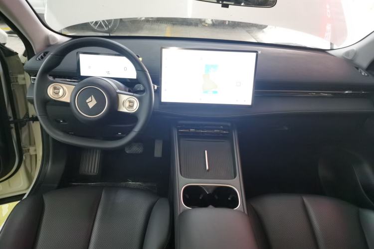 Used Baojun Yunhai 2024 140km Plug-in Hybrid Version Center Console