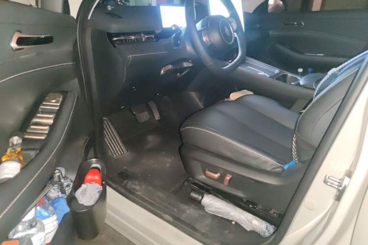 Used Baojun Yunhai 2024 140km Plug-in Hybrid Version Driver Seat