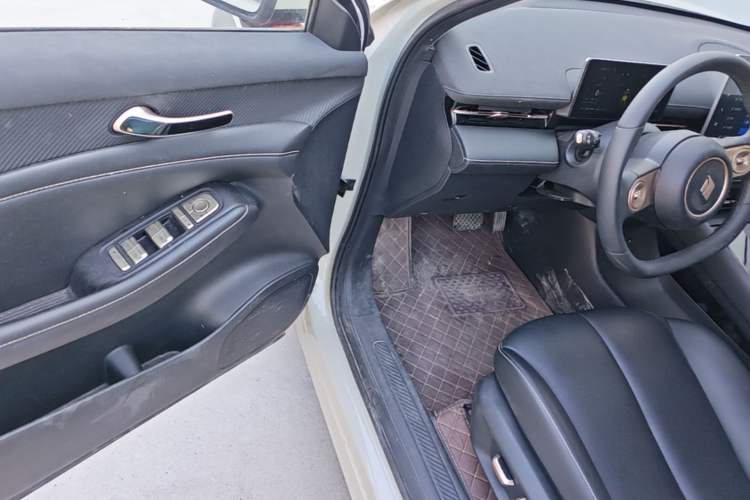Used Baojun Yunhai 2024 140km Plug-in Hybrid Version Driver Seat