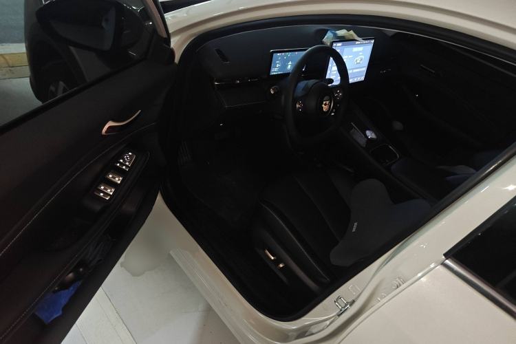 Used Baojun Yunhai 2024 60km Plug-in Hybrid Version Driver Seat