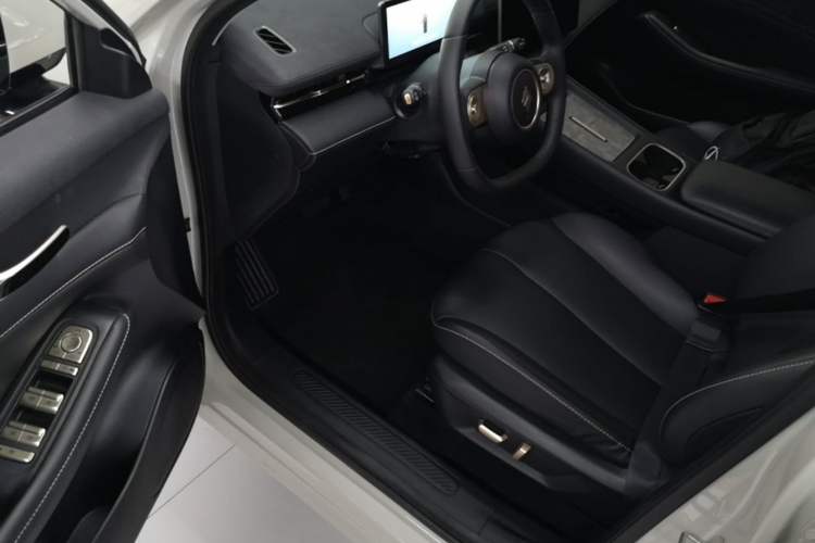 Used Baojun Yunhai 2024 140km Plug-in Hybrid Version Driver Seat