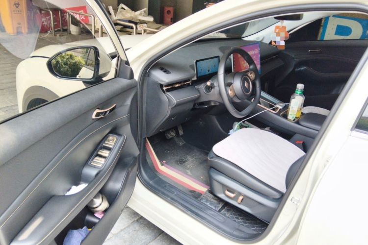 Used Baojun Yunhai 2024 140km Plug-in Hybrid Version Driver Seat