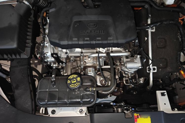 Used Baojun Yunhai 2024 60km Plug-in Hybrid Version Engine Bay