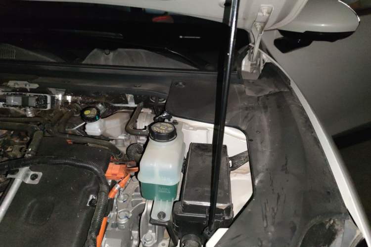 Used Baojun Yunhai 2024 140km Plug-in Hybrid Version Engine Bay Left